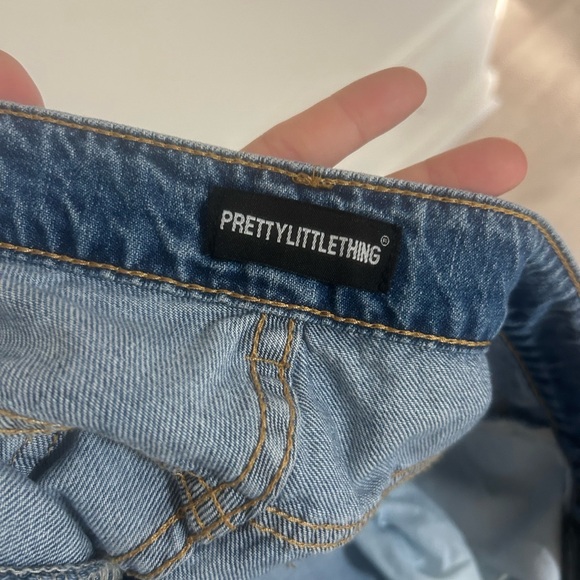 PRETTYLITTLETHING Tall Light Blue Wash Extreme Ripped Hem Boyfriend Denim Jeans - Picture 4 of 9